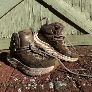 HOKA One One Anacapa Breeze